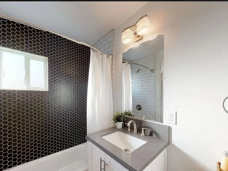 Cottage Style Studio in North Park — Photo 5