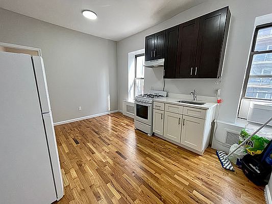 5th image of 647 4th Ave APT 20