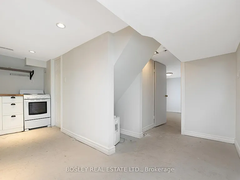 16 Hallam St #BASEMENT — Photo 11