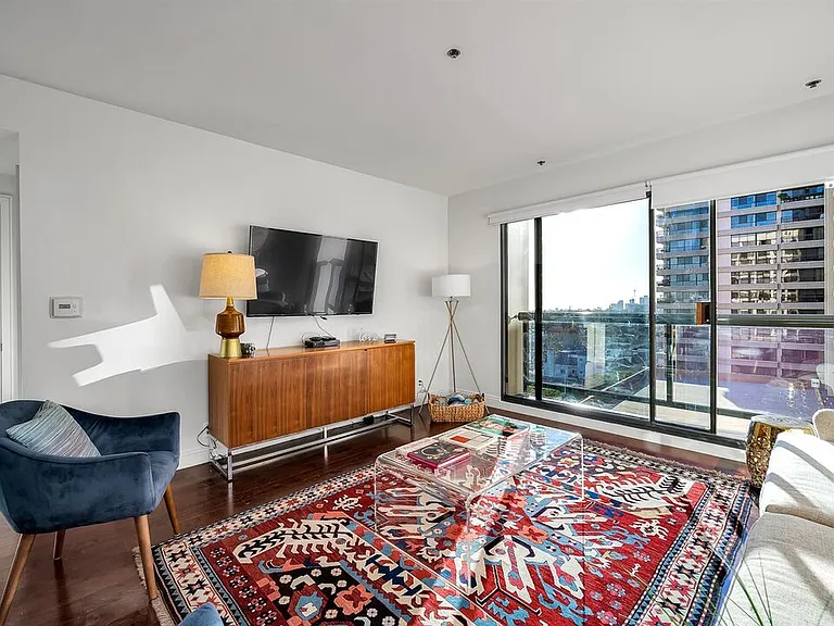 10724 Wilshire Blvd #809 — Photo 8