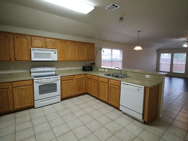 4188 Cherry Ridge Dr — Photo 12