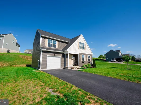 1090 Alder Ct, York, PA 17408