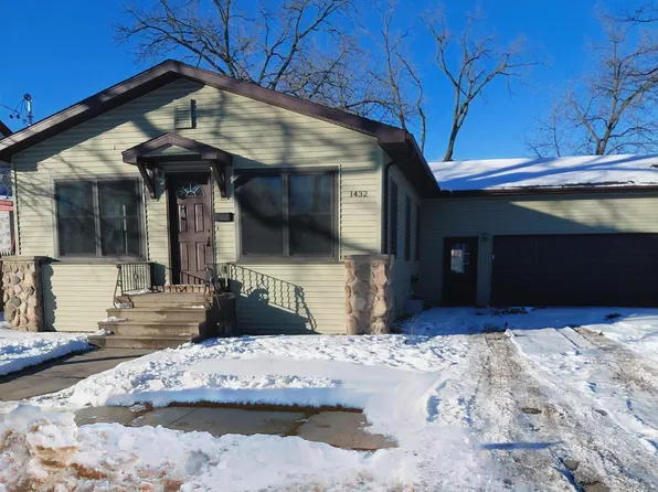 1432 Young St, Owosso, MI 48867