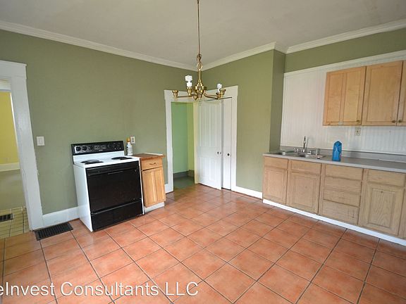 4th image of 1033 Burton Ave