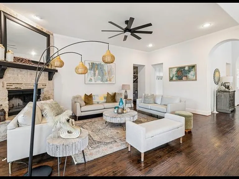 329 Hitch Wagon Dr — Photo 2
