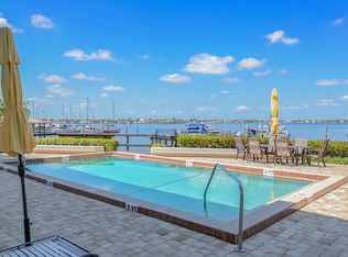 415 NW North River Dr APT 401, Stuart, FL 34994