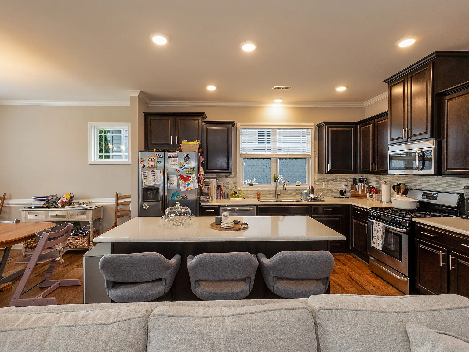 3 bed, 2386 sqft, $3,300 — Photo 3