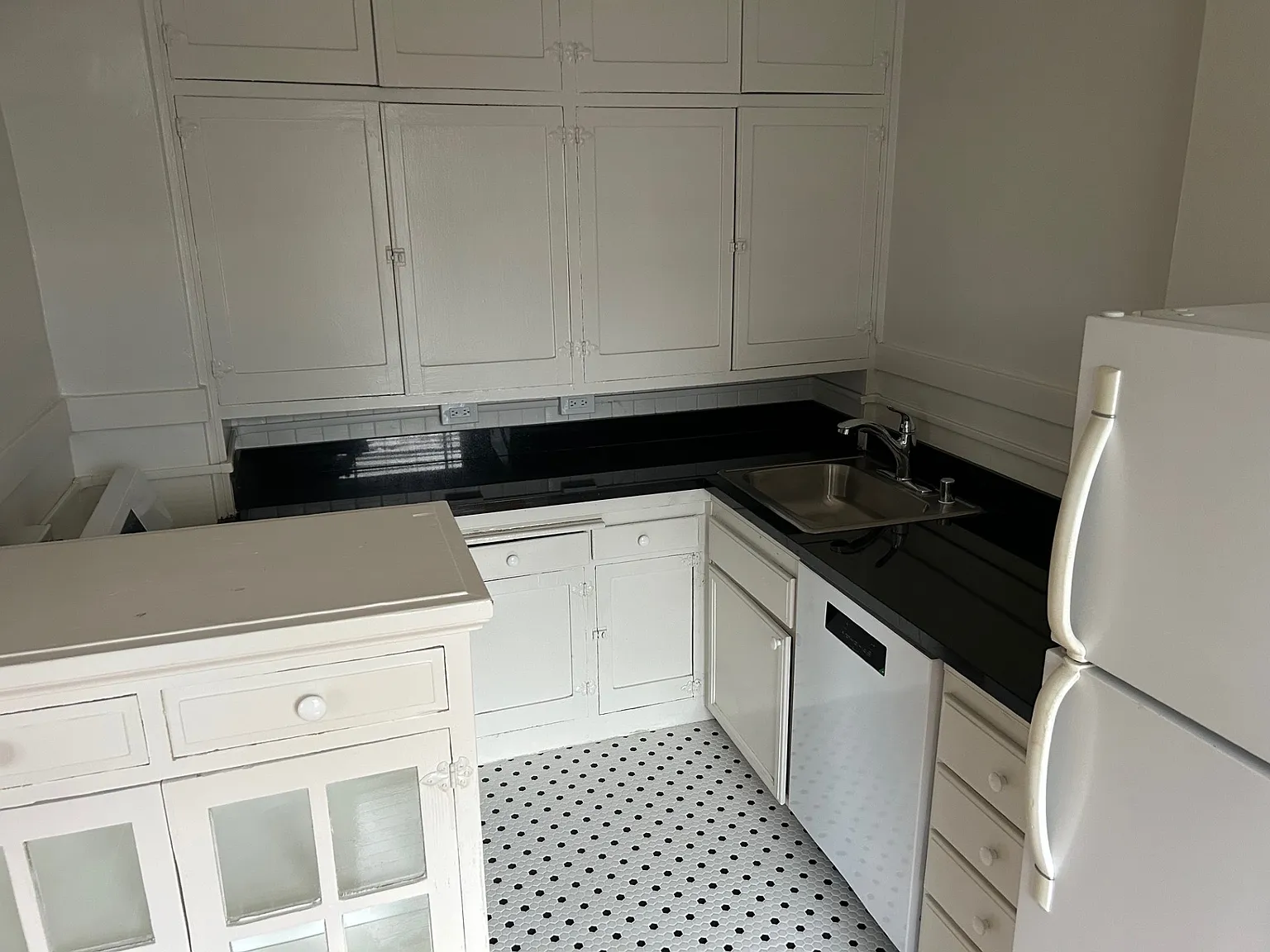 Studio, 470 sqft, $3,695 — Photo 3