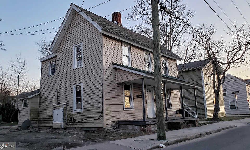 2nd image of 710 Baker St