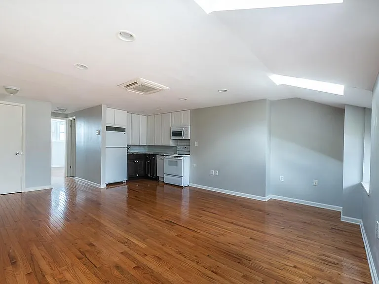 247 Warren St #7 — Photo 8