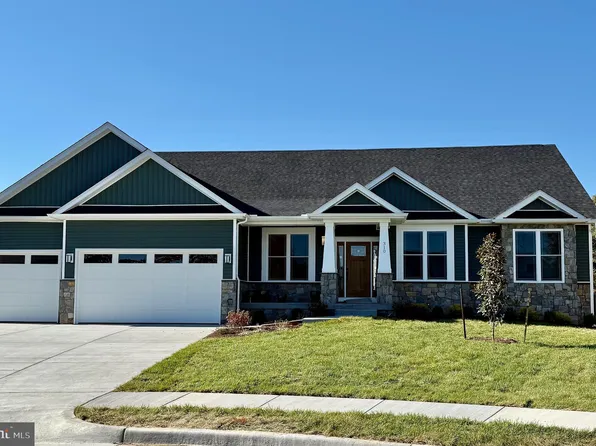 310 Summerfield Dr, Winchester, VA 22602