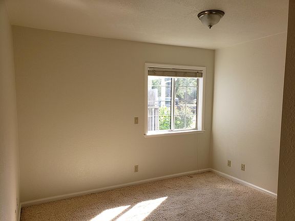 4th image of 1568 Virginia Ave