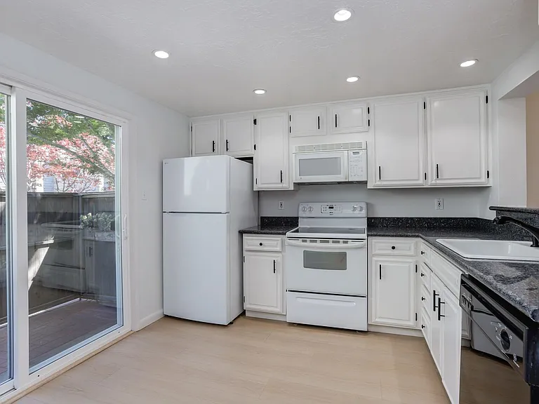 256 State St #9 — Photo 6