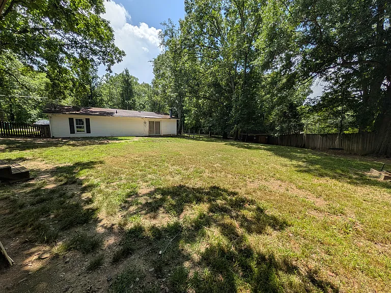 4624 Yvonne St — Photo 4