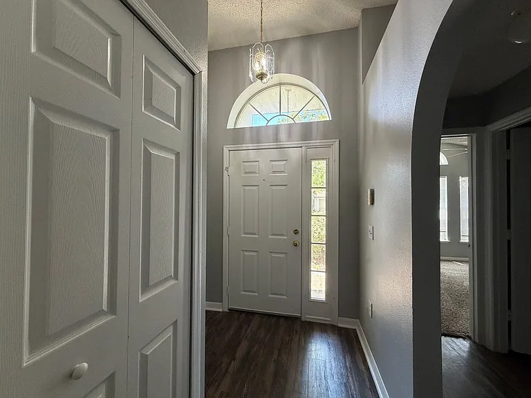7327 N High Bluff Rd — Photo 2