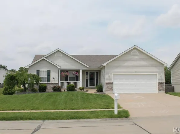 1121 Warm Winds Dr, O'Fallon, MO 63366