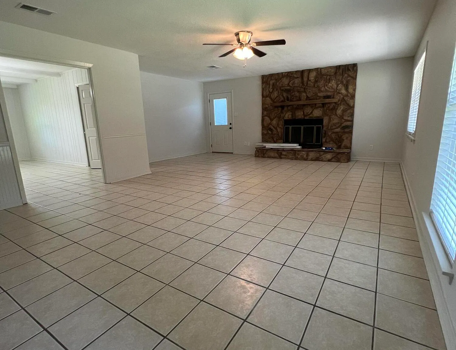 3 bed, 2.0 bath, 1598 sqft, $1,800 — Photo 3