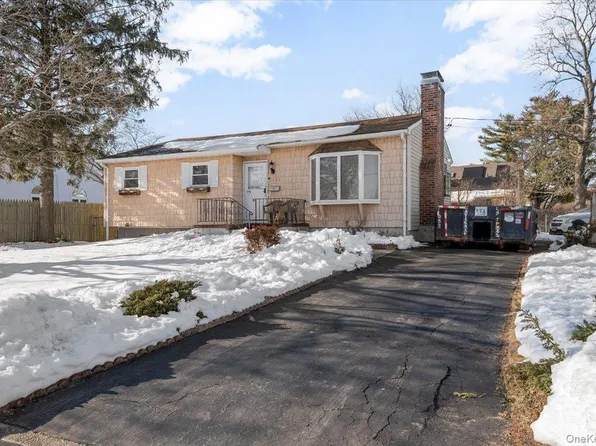 342 9th Street, West Babylon, NY 11704