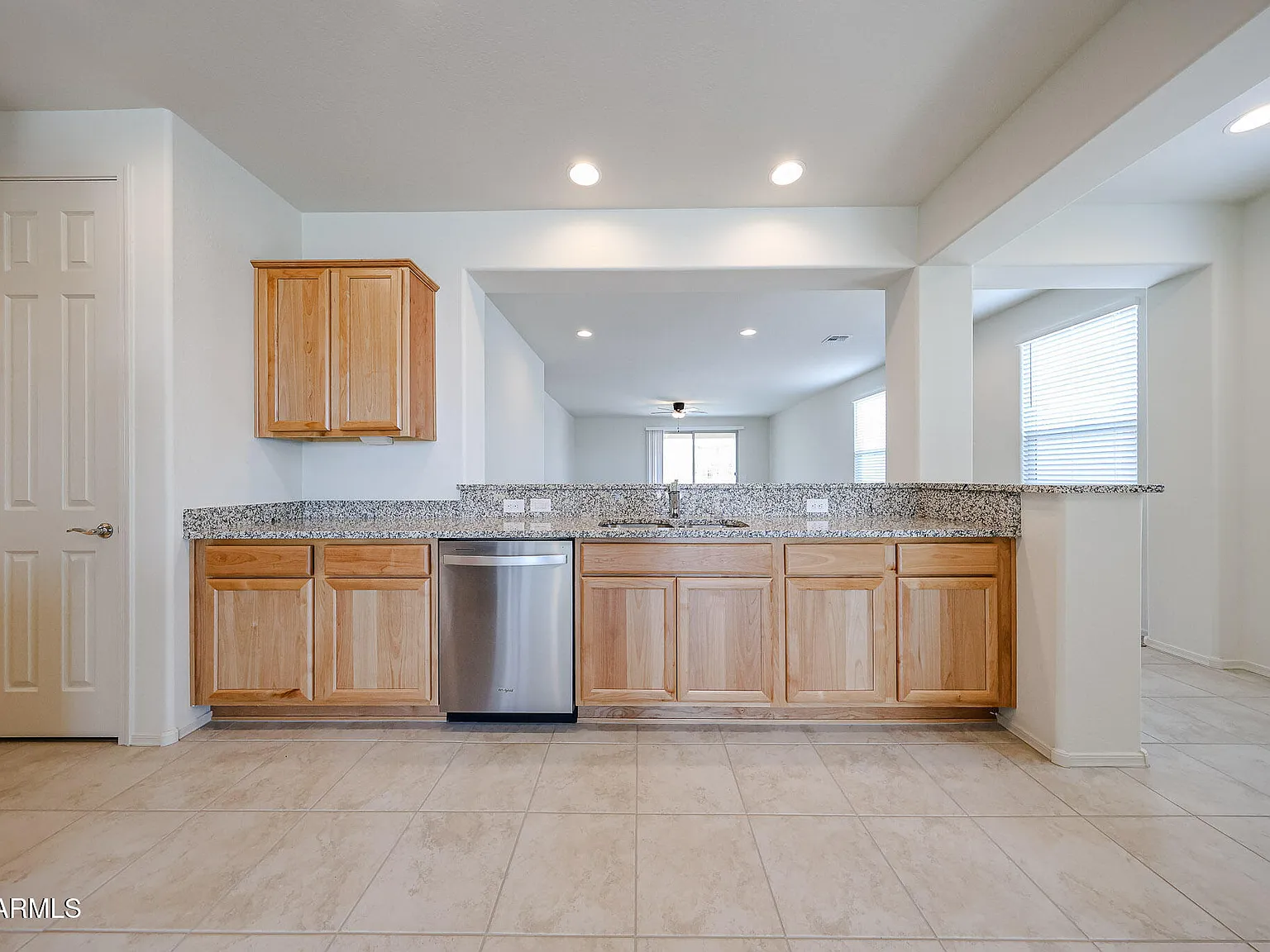3 bed, 2.0 bath, 1959 sqft, $2,400 — Photo 4