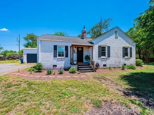 1240 12th Street Pl NW, Hickory, NC 28601