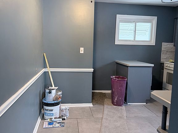 3rd image of 960 Katherine Ave