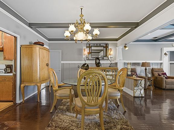 5th image of 2114 W 28th St