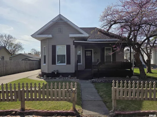 330 N West St, Carlinville, IL 62626