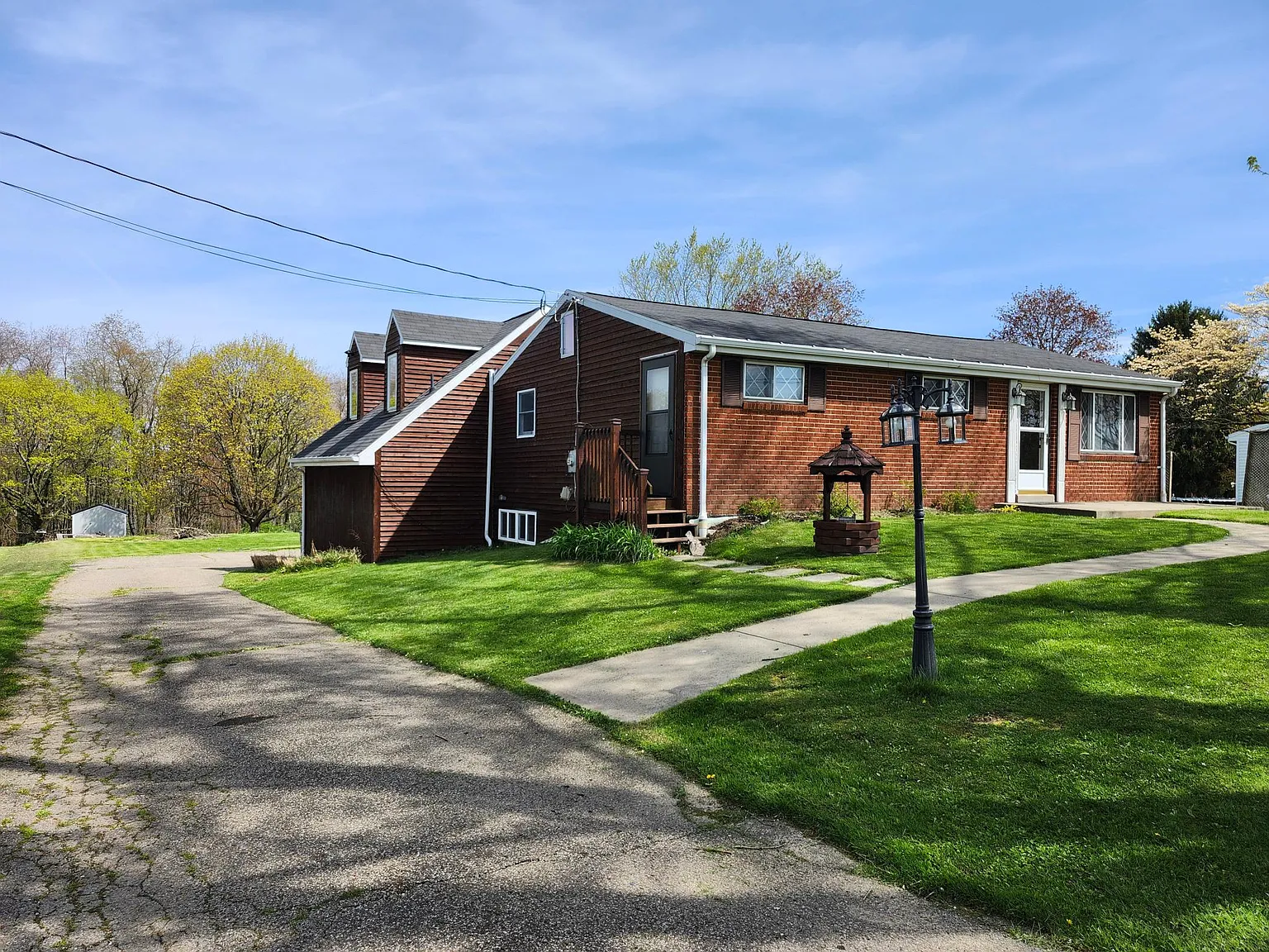 4 bed, 1500 sqft, $2,400 — Photo 1