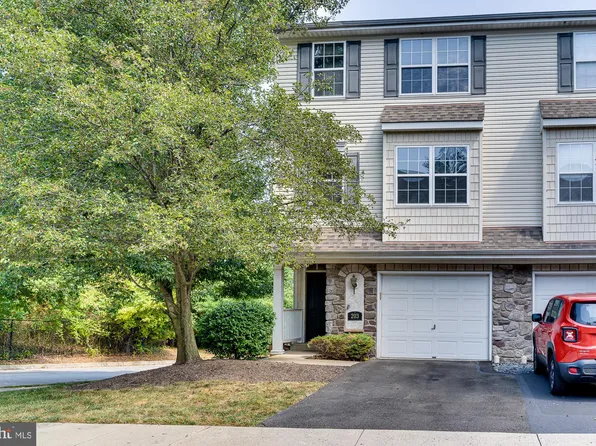 203 Picket Post Ct, Fort Washington, PA 19034