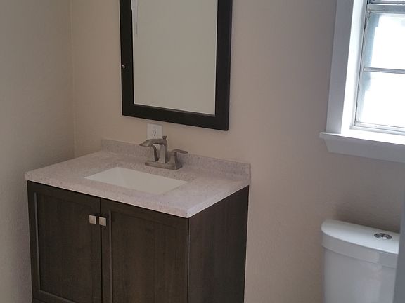 4th image of 2117 Circle Dr