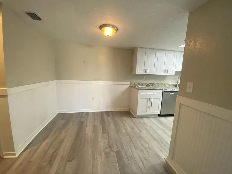 6035 Village Cir #6035 — Photo 4