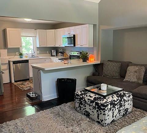 4th image of 76 Olive St