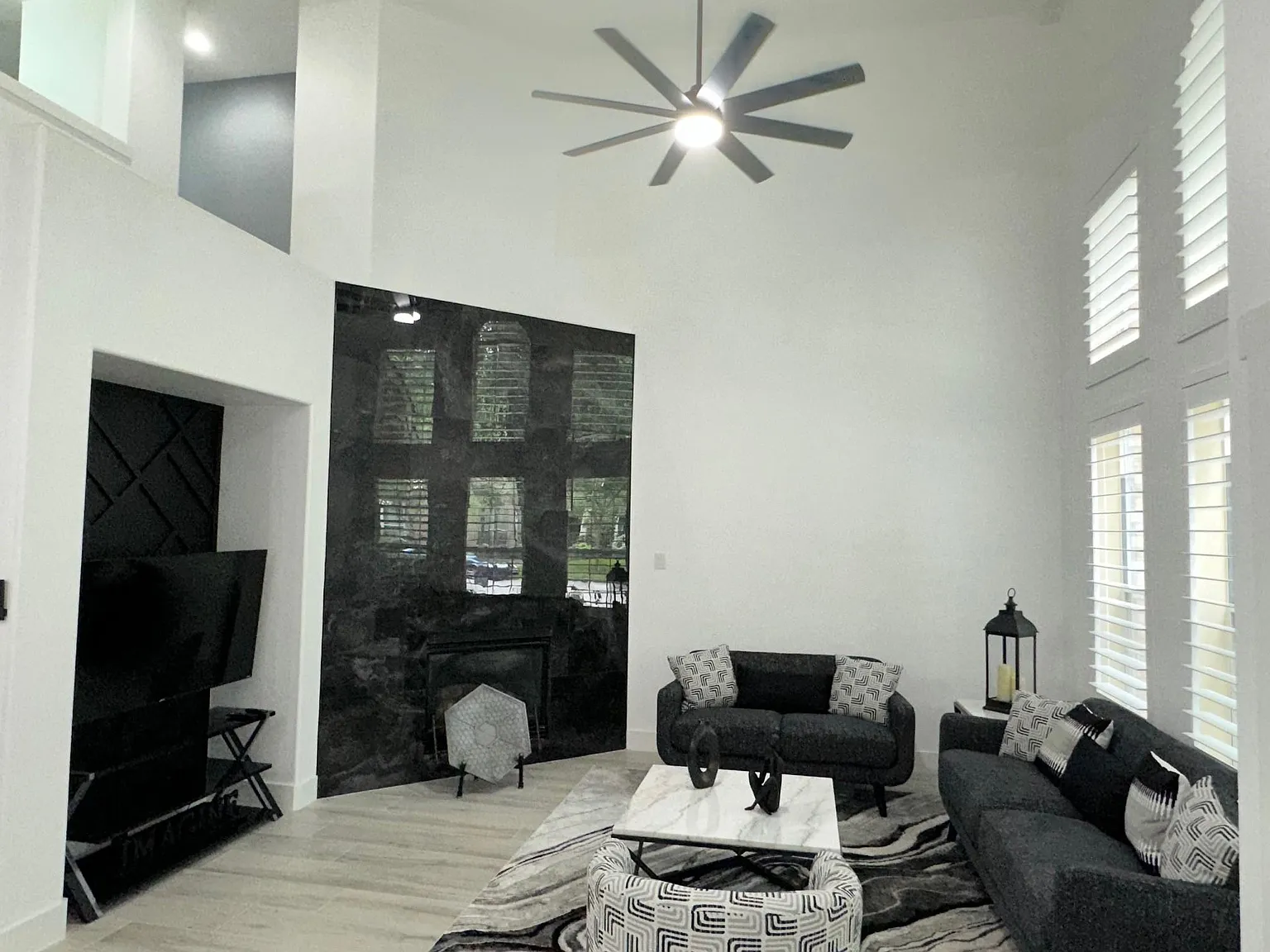 3 bed, 2.5 bath, 2129 sqft, $4,600 — Photo 2