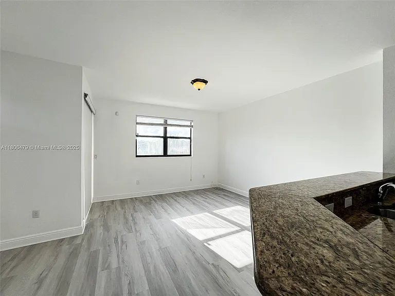 639 NE 33rd Ter — Photo 18