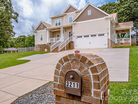 3rd image of 3211 Oakdale Rd