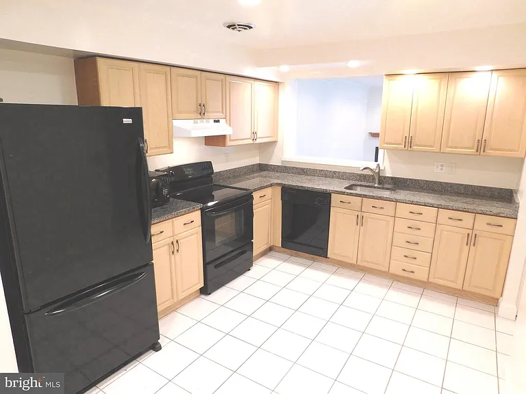 1741 S Hayes St #1 — Photo 4