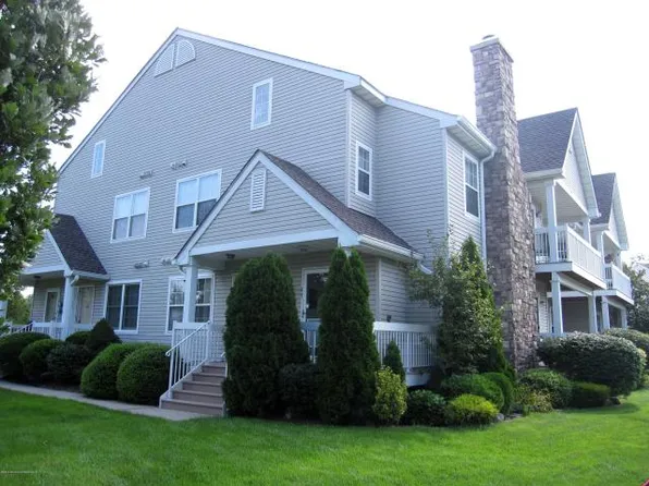27 Richmond Ct, Tinton Falls, NJ 07712