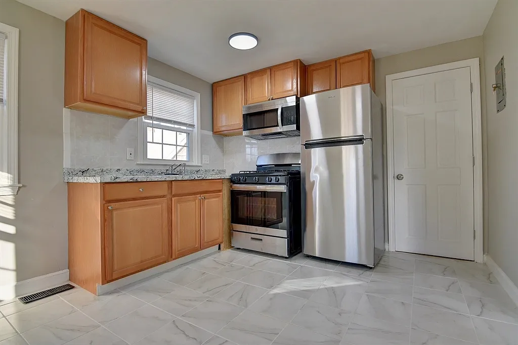 Building Photo - 30 Trull St #4