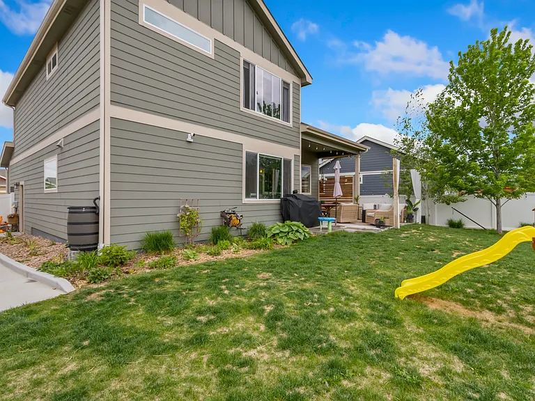 268 Castle Dr — Photo 3