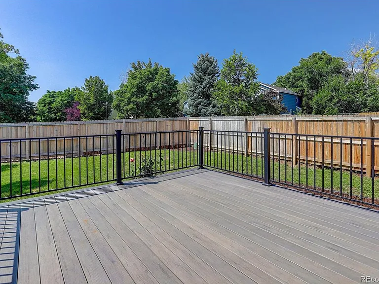 1328 Amherst St — Photo 14