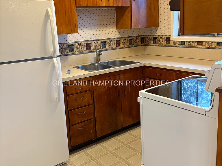 825 SE 2nd St #8 — Photo 3