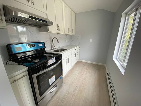 3rd image of 405 Vanderbilt Ave Floor 2