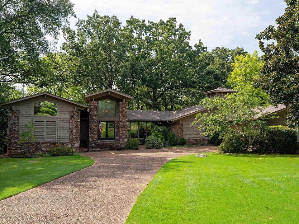 1st image of 505 Golf Dr