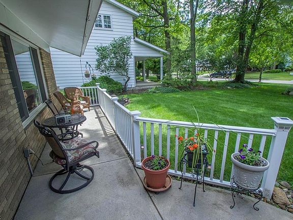 3rd image of 27992 Blossom Blvd