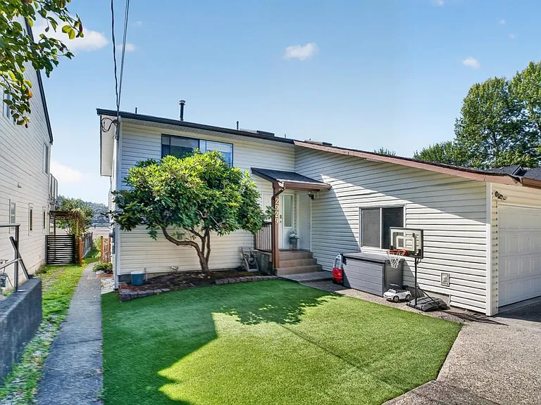 2929 Dollarton Hwy — Photo 21
