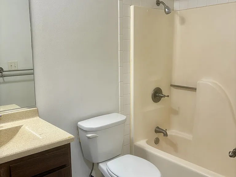 3416 W Richwoods Blvd — Photo 8