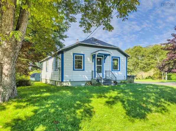 102 Parade St, Yarmouth, NS B5A 3B5