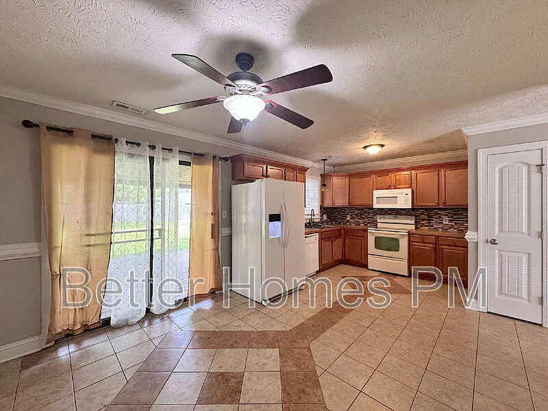 3 bed, 2.0 bath, 1232 sqft, $1,495 — Photo 4