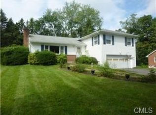 6 Macbean Dr, New Fairfield, CT 06812