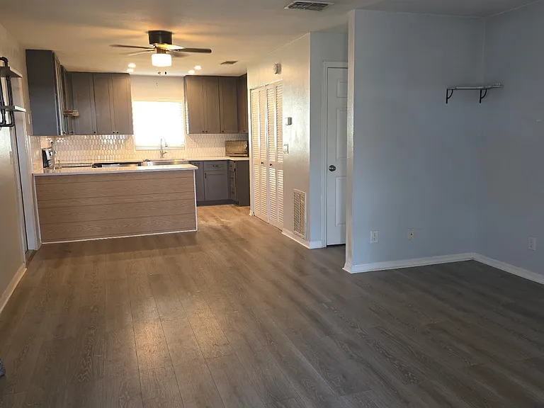 1614 39th Avenue Dr E #1614 — Photo 3